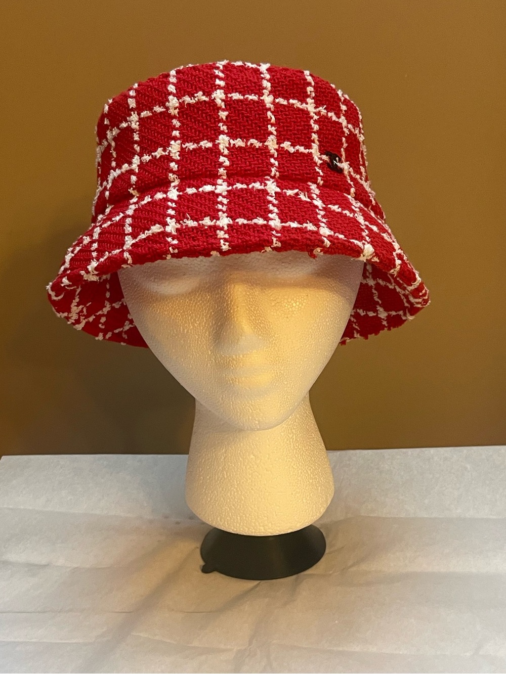Authentic Chanel 2023 Cruise Red & White Fantasy Tweed Bucket Hat CC Logo Size S